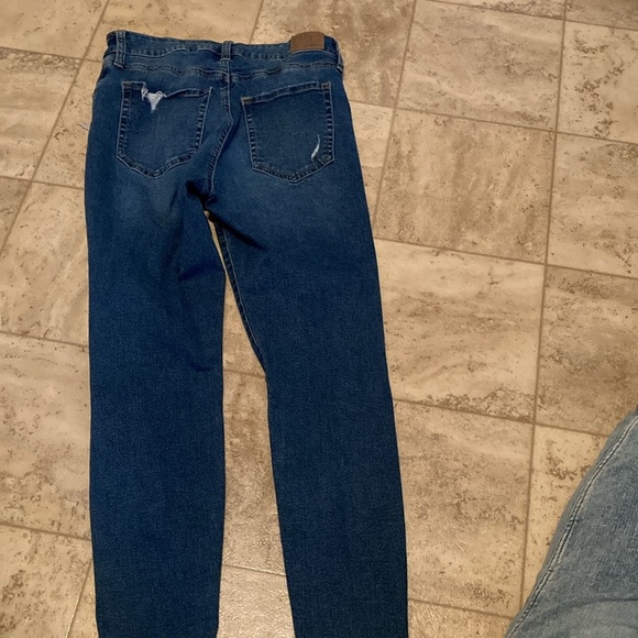 Aeropostale high rise skinny ripped short jeans. - Picture 7 of 8